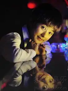 赵丽颖短发剧照曝光这个酒保有点萌