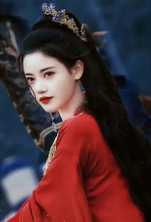 孙珍妮从塞纳河的美人鱼到长月烬明中的小狐妖

