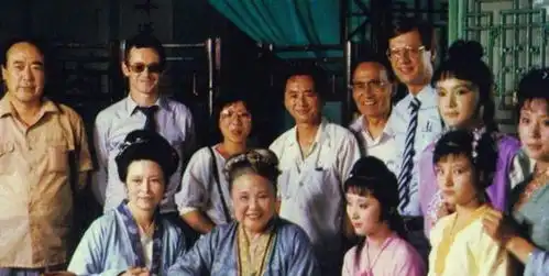 87红楼梦周岭半夜被敲门声惊醒,去邓婕屋一看,姑娘们全在哭
