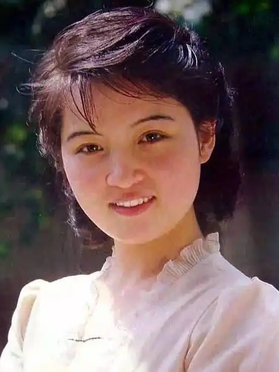 87红楼梦她在剧中只出场一次,服装首饰却是全剧之最
