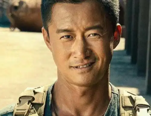 在中国无人问津,到好莱坞却名声大噪,如今连甄子丹也不如他