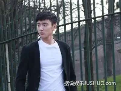 海陆疑似回应与于小彤姐弟恋称最美是陪伴