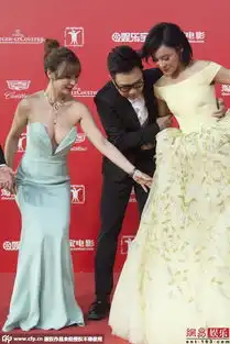 柳岩身穿紧身衣健身做高难度倒立秀蛮腰