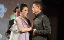 向太辣评周星驰电影投资人被抓,再次质疑星爷美人鱼票房
