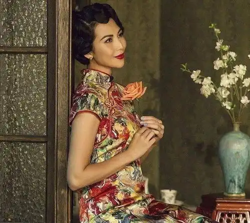 张大千一幅陪酒女画,拍下4530万高价,万种风情,都跃然于纸上