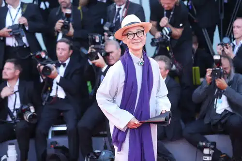 74届威尼斯电影节开幕马特达蒙撑场压轴卢靖姗迟到错过红毯