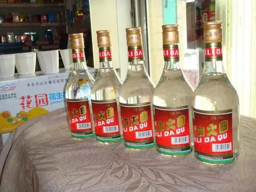 一年喝掉1亿瓶,却无人知晓,为什么新疆白酒查无此人
