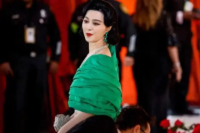 范冰冰奥斯卡当评委复古名伶造型惊艳红毯,东方美太为国人长脸