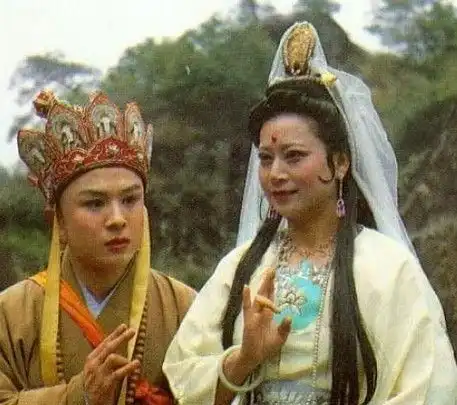 最经典的唐僧,因合同到期而无奈离开,如今却沦落到街头卖唱
