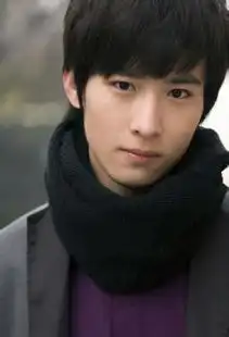 铠甲勇士刑天里的小飞和周星驰是一人吗
