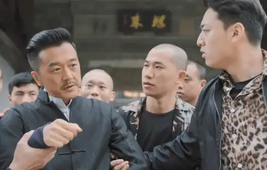 盗墓笔记重启吴邪被薛五侮辱,铜签顶茶第二集的伏笔埋在这
