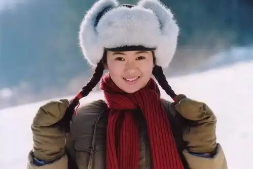 2003年童瑶被张默暴打,次年黄定于被开除,与老师关系浮出水面