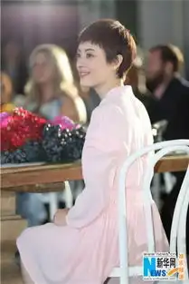 孙俪重游悉尼亲手抚摸考拉