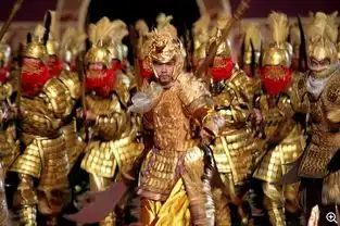 有一大群穿着金甲的士兵的电影
