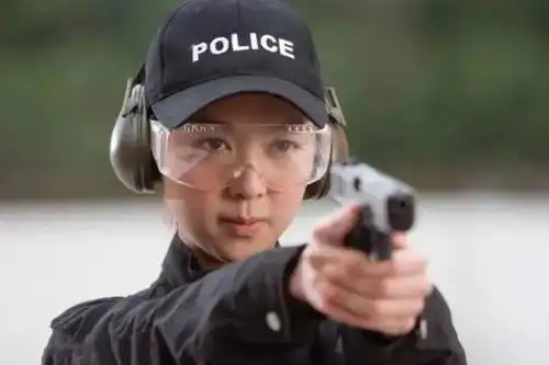 浪姐这点浪花,在香港最后的少女眼里,太小儿科