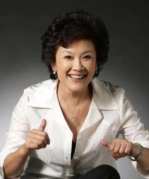 年过60却至今未育的三位女明星,每一个都故事满满
