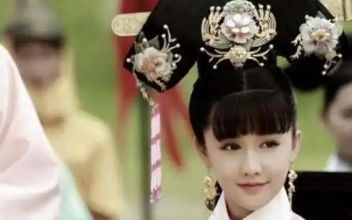 18岁少女嫁给66岁皇帝,受尽恩宠,但因为一次意外惶恐而逝