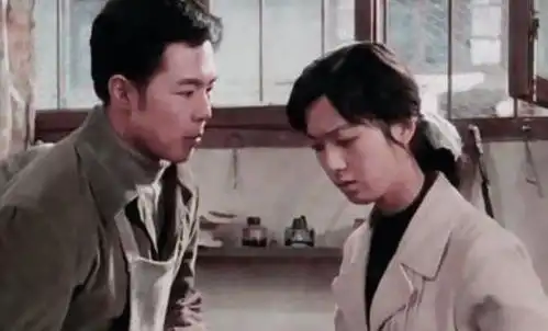 晚节不保张铁林,活成了皇阿玛的样子三个孩子三个妈,一个也不养
