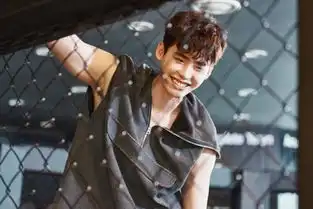 w两个世界李钟硕秀身材与李泰焕对打霸气十足