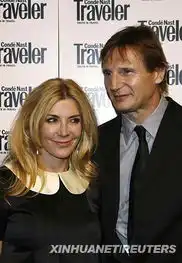 滑雪跌倒英国女演员娜塔莎理查森去世
