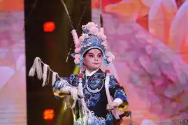 央视少京赛热夏刮起京剧风
