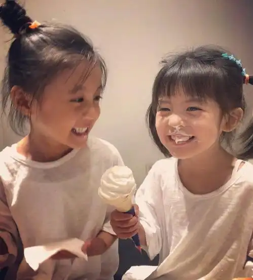 修杰楷自曝还想再生一胎,47岁贾静雯被隔空催生,已有三个女儿
