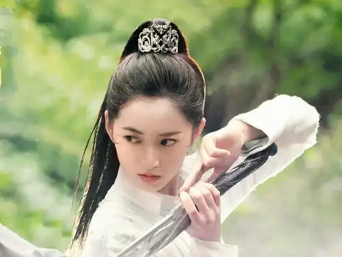 镜双城定档,李易峰蓝发造型太帅,古装男神回归,古偶有救了
