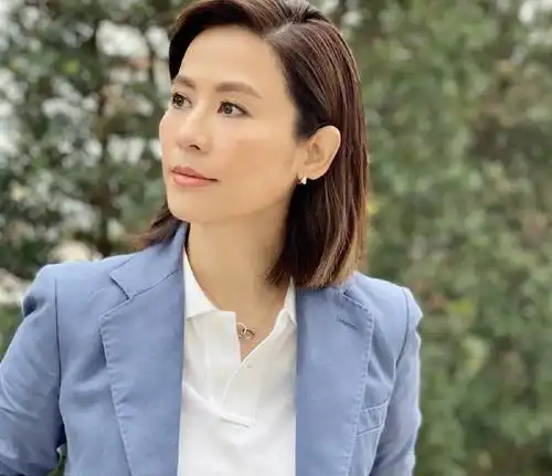 至今未婚的10位女港星,年龄最大87岁,佘诗曼自曝曾有10段感情
