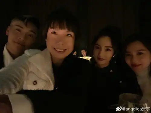 杨幂刘诗诗再度同框引回忆杀,曾无辜受牵连,婚礼都没请对方