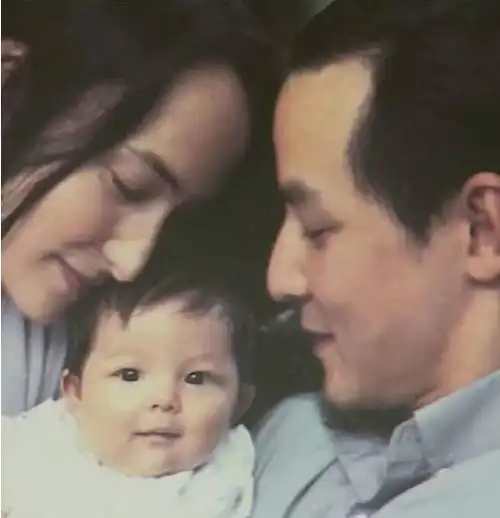 吴彦祖晒女儿正面照,那些年我们追过的男神,女儿都长得这么好看