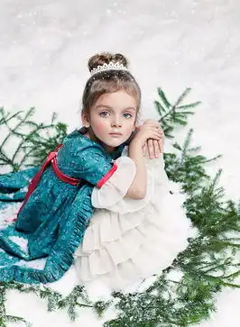 俄罗斯4岁模特走红宛如真人版洋娃娃
