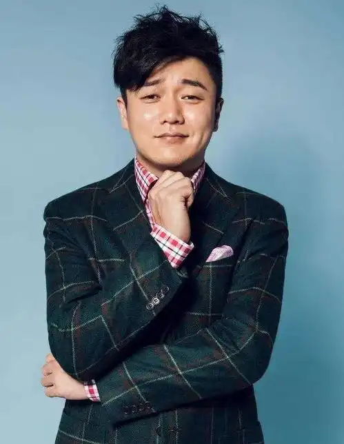 他从歌手转型演员,11.5亿票房碾压黄渤,还给王千源上了一课