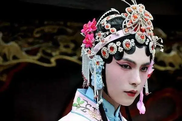 同为女装花旦造型,这批鲜肉谁的演绎能让你联想到张国荣
