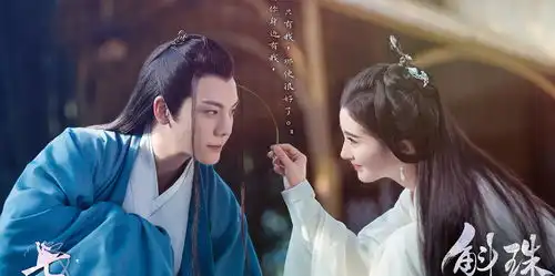 斛珠夫人公布七夕海报,杨幂和陈伟霆古装造型,期待播出