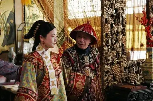 李莲英给慈禧安电灯,慈禧见后大怒你给我挂一堆茄子干嘛