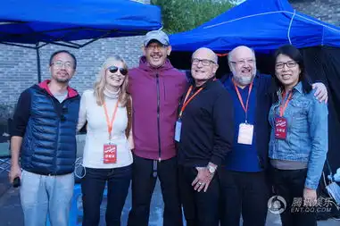 施隆多夫探访一步之遥剧组亲赠姜文导演椅