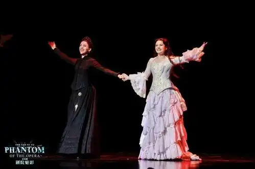 时隔20年,经典音乐剧剧院魅影两代克里斯汀同台