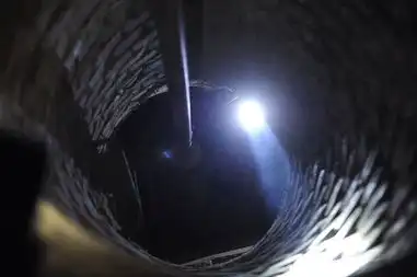 北京外来老夫妇蜗居井下五六年
