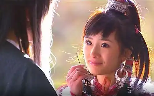 同样是演神雕出名,37岁刘亦菲开始演妈妈,36岁杨幂还在装嫩