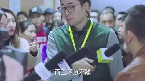 急诊科医生家属雇医闹轰炸医院,志愿者一个举动,医闹瞬间叛变