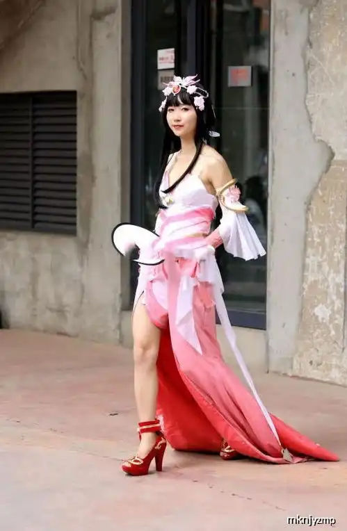 人妖扮古装美女出街,正所谓窈窕淑女,君子好逑