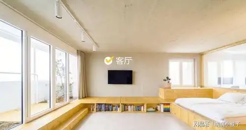 60㎡小蜗居暗藏玄机,大量打造地台,全屋没有家具却收纳爆表
