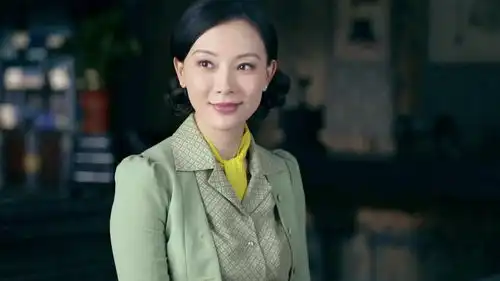 一代枭雄面对小镇的启蒙教育和家庭的顾虑,女子该如何选择
