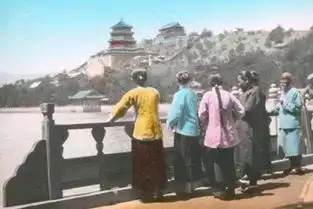 9张上色老照片还原晚清社会,张张罕见,女子秀色可餐,最后一张让人胆寒
