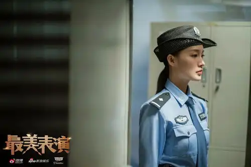 组图李沁最美表演第一枪剧照曝光警花上线又美又a
