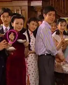 雪姨王琳变比心手势领头人允许我笑一会儿
