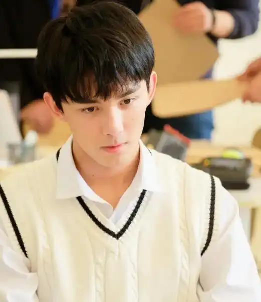 刘宇宁丞磊对比今日头条