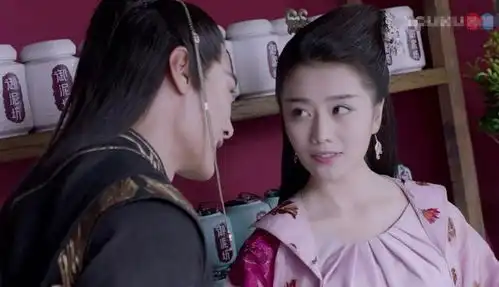 烈火如歌凤凰实力抢镜迪丽热巴,与何炅同乡成撩汉高手
