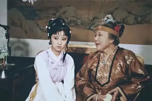 秦可卿为何一人两面贾母的拯救计划,造出了黛玉宝钗合一的妖女