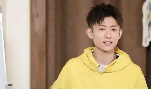 张一山与宋妍霏,这么漂亮的女朋友不懂的珍惜,再也不相信爱情了